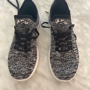 APL sneakers/size US 7